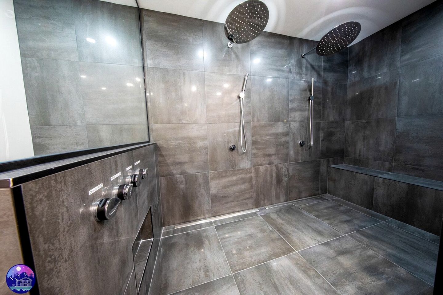 Impressive Villa with Pool, Spa and Billiard Fantastic for Winter Sports in Saint Come, Quebec