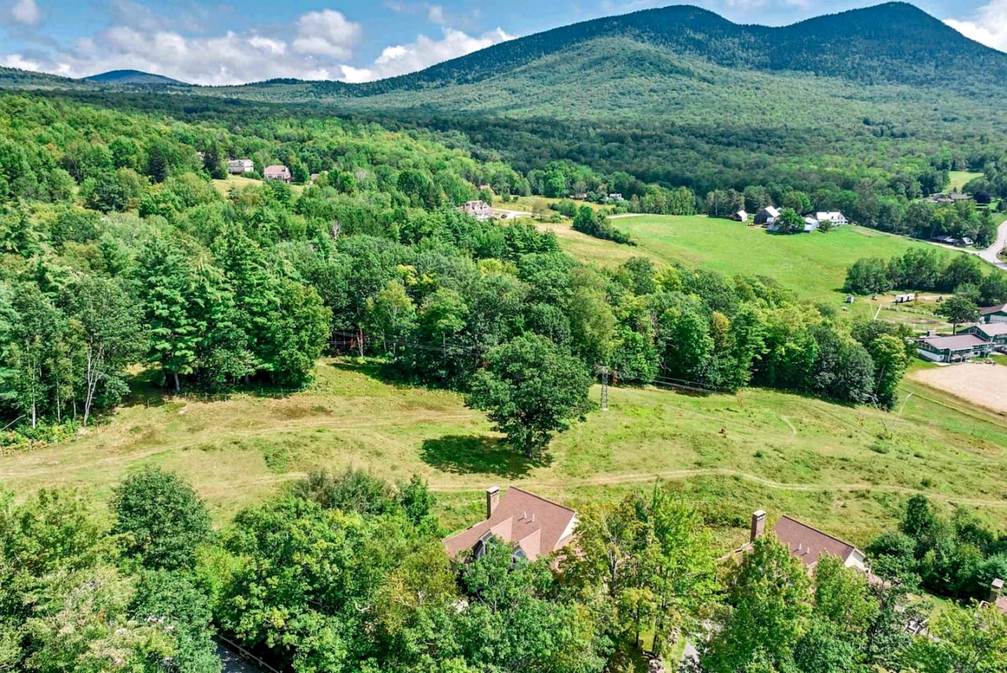 Impressive Villa Surrounded by Trees with Fantastic Sights in Jackson, New Hampshire