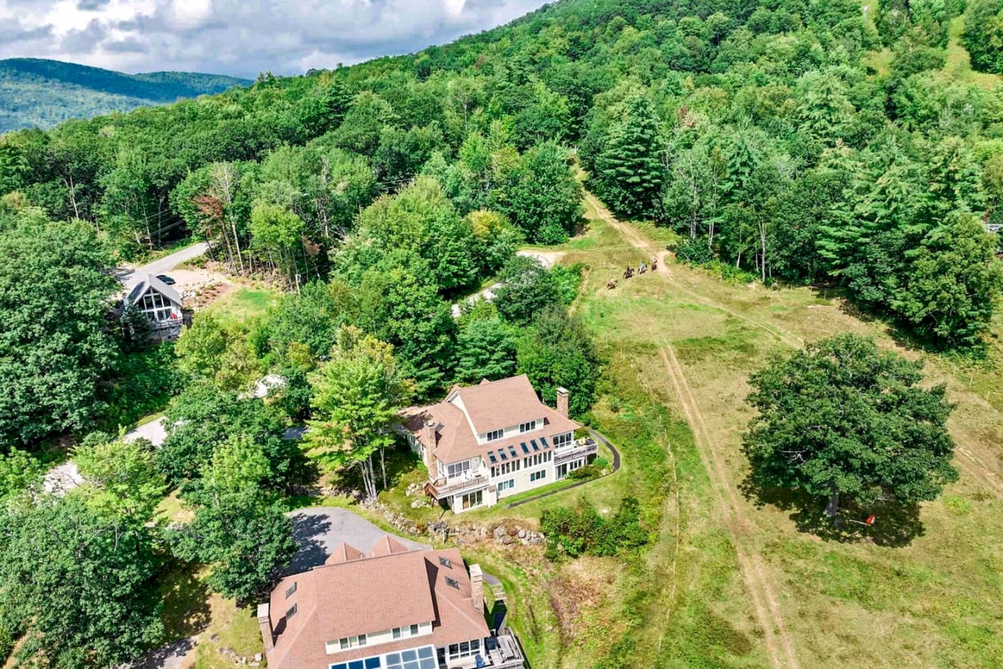 Impressive Villa Surrounded by Trees with Fantastic Sights in Jackson, New Hampshire