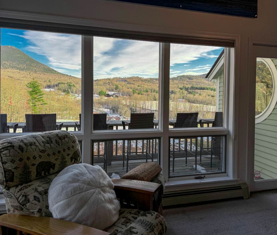 Impressive Villa Surrounded by Trees with Fantastic Sights in Jackson, New Hampshire