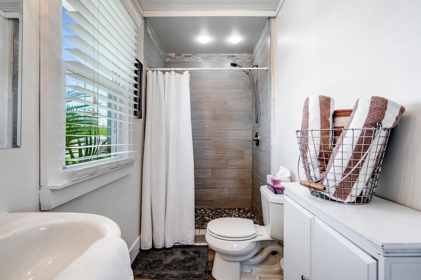 Impressive Waterfront Cottage with Fantastic Views in Leamington, Ontario