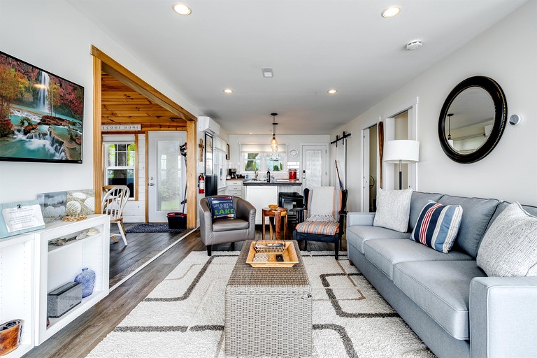 Cottages (Canada, Leamington, Ontario)