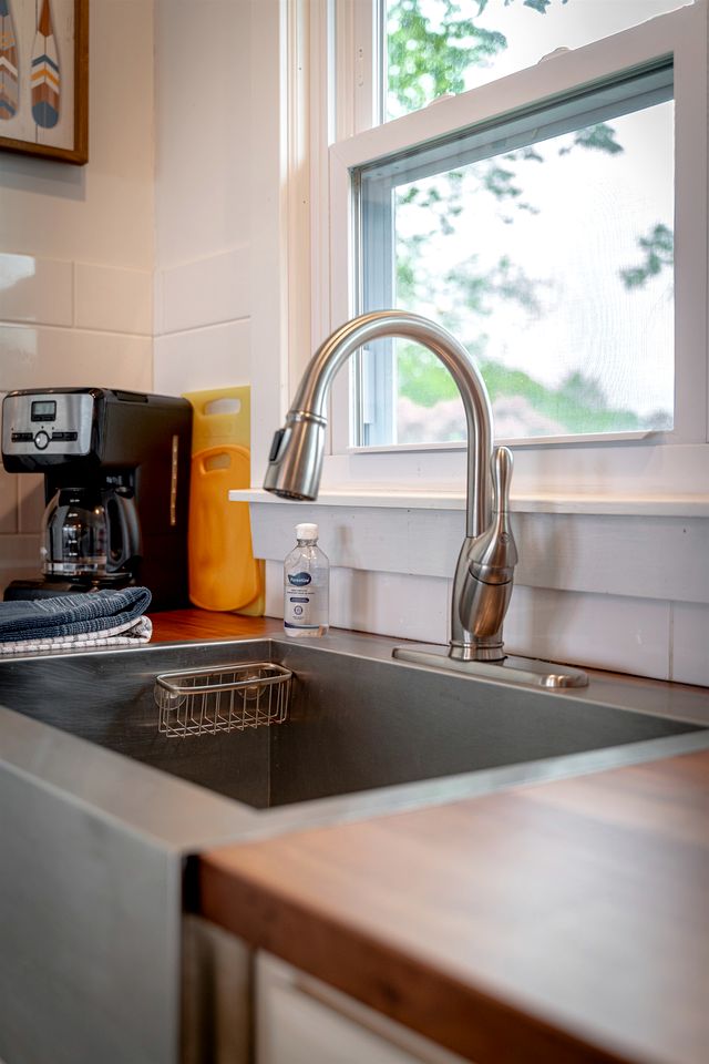 Impressive Waterfront Cottage with Fantastic Views in Leamington, Ontario