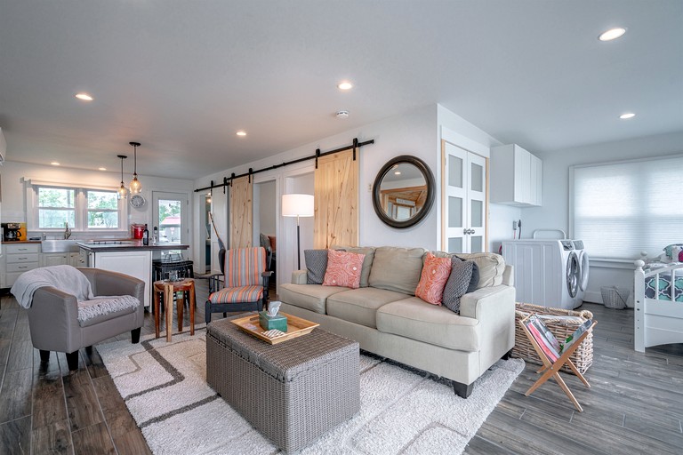 Cottages (Canada, Leamington, Ontario)