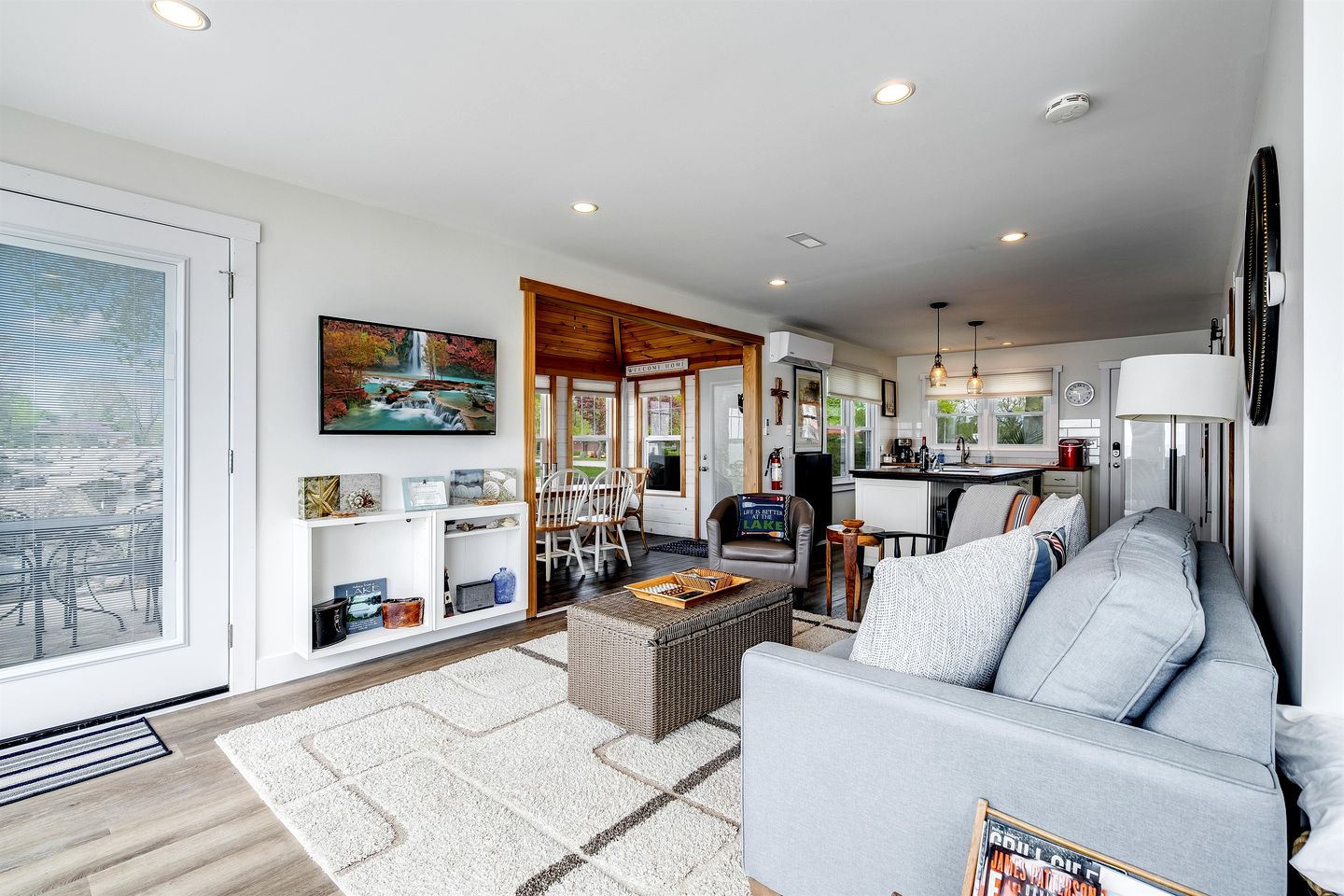 Impressive Waterfront Cottage with Fantastic Views in Leamington, Ontario