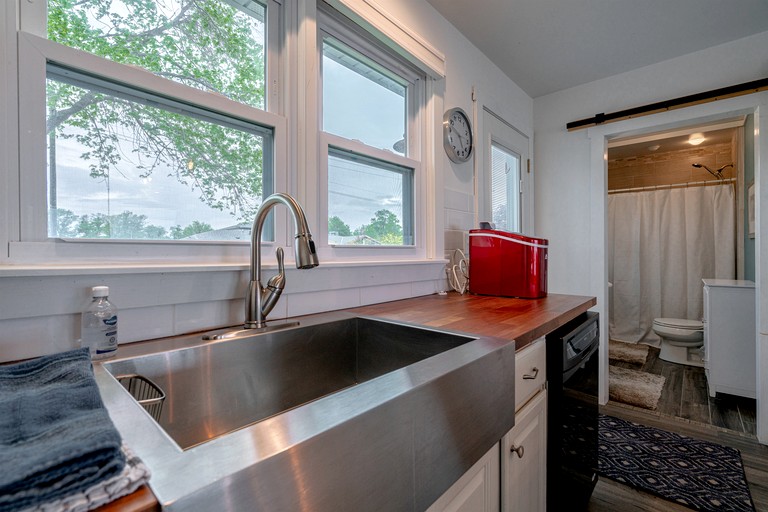 Cottages (Canada, Leamington, Ontario)