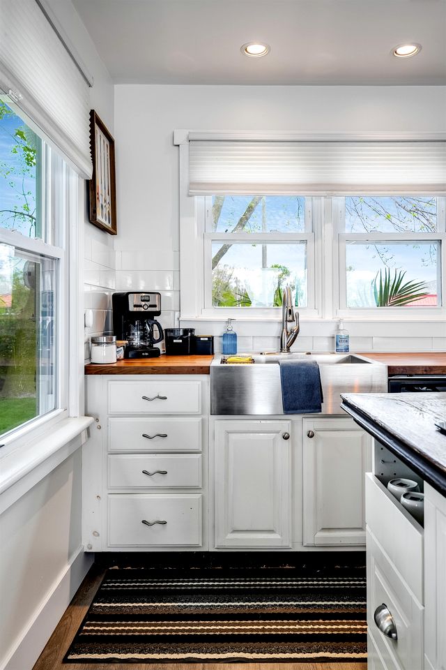 Impressive Waterfront Cottage with Fantastic Views in Leamington, Ontario