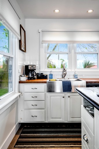 Cottages (Canada, Leamington, Ontario)