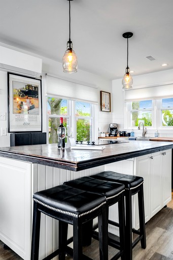 Cottages (Canada, Leamington, Ontario)