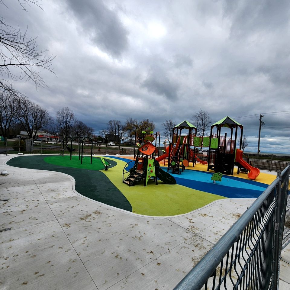 Impressive Waterfront Cottage with Fantastic Views in Leamington, Ontario