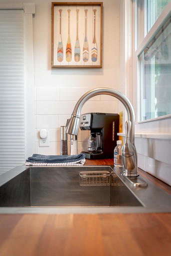 Cottages (Canada, Leamington, Ontario)