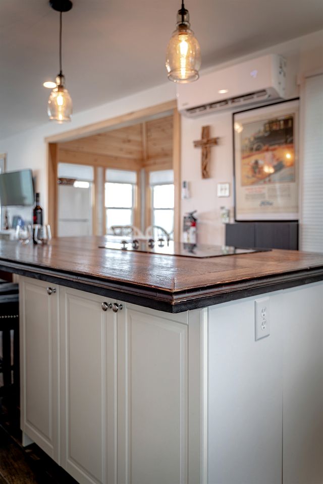 Impressive Waterfront Cottage with Fantastic Views in Leamington, Ontario