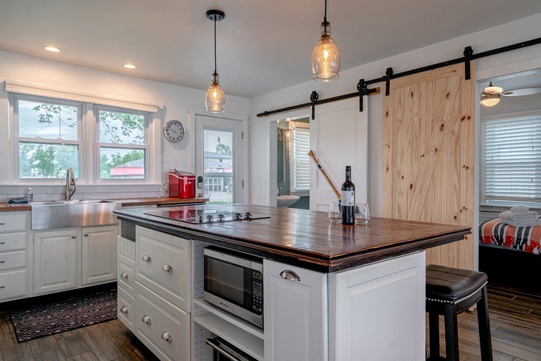 Cottages (Canada, Leamington, Ontario)