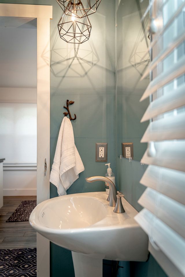 Impressive Waterfront Cottage with Fantastic Views in Leamington, Ontario