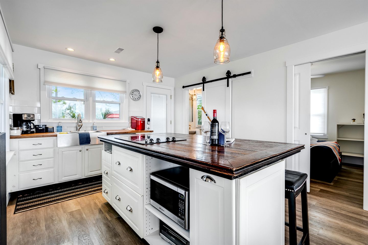 Impressive Waterfront Cottage with Fantastic Views in Leamington, Ontario