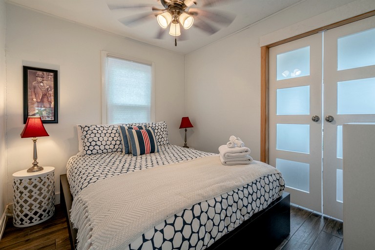 Cottages (Canada, Leamington, Ontario)