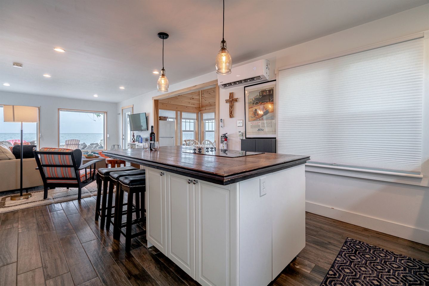 Impressive Waterfront Cottage with Fantastic Views in Leamington, Ontario