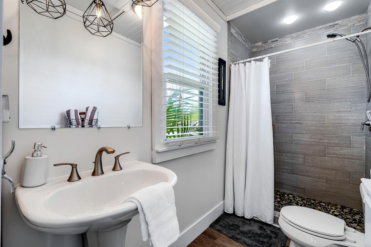 Impressive Waterfront Cottage with Fantastic Views in Leamington, Ontario