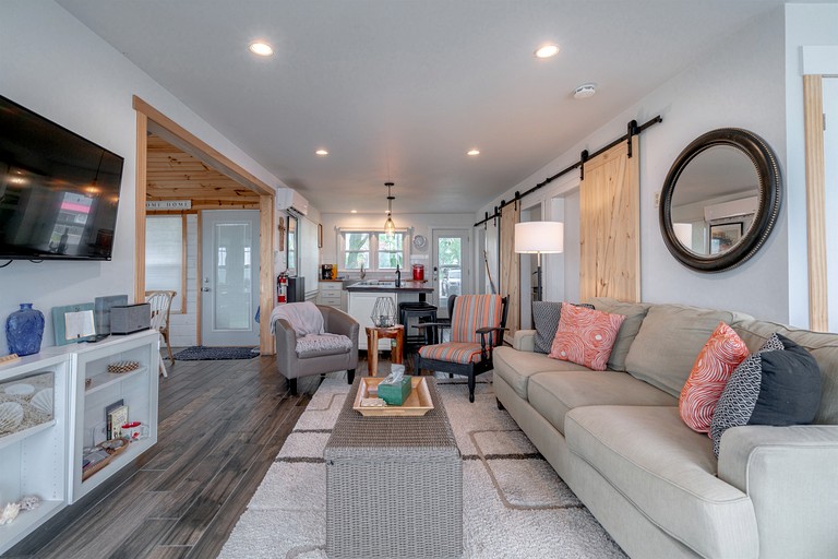 Cottages (Canada, Leamington, Ontario)