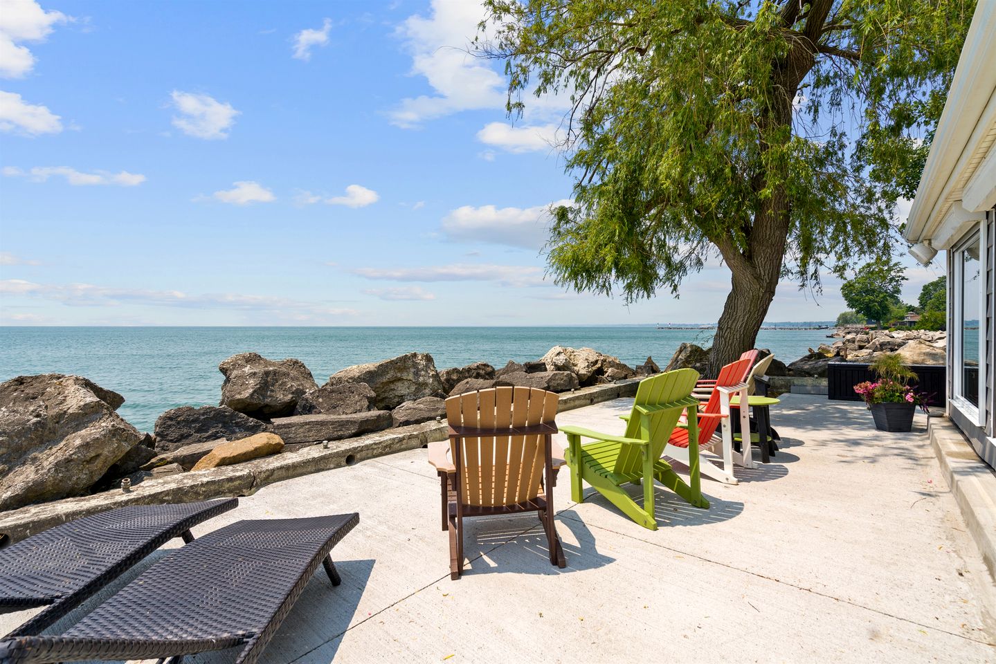 Impressive Waterfront Cottage with Fantastic Views in Leamington, Ontario