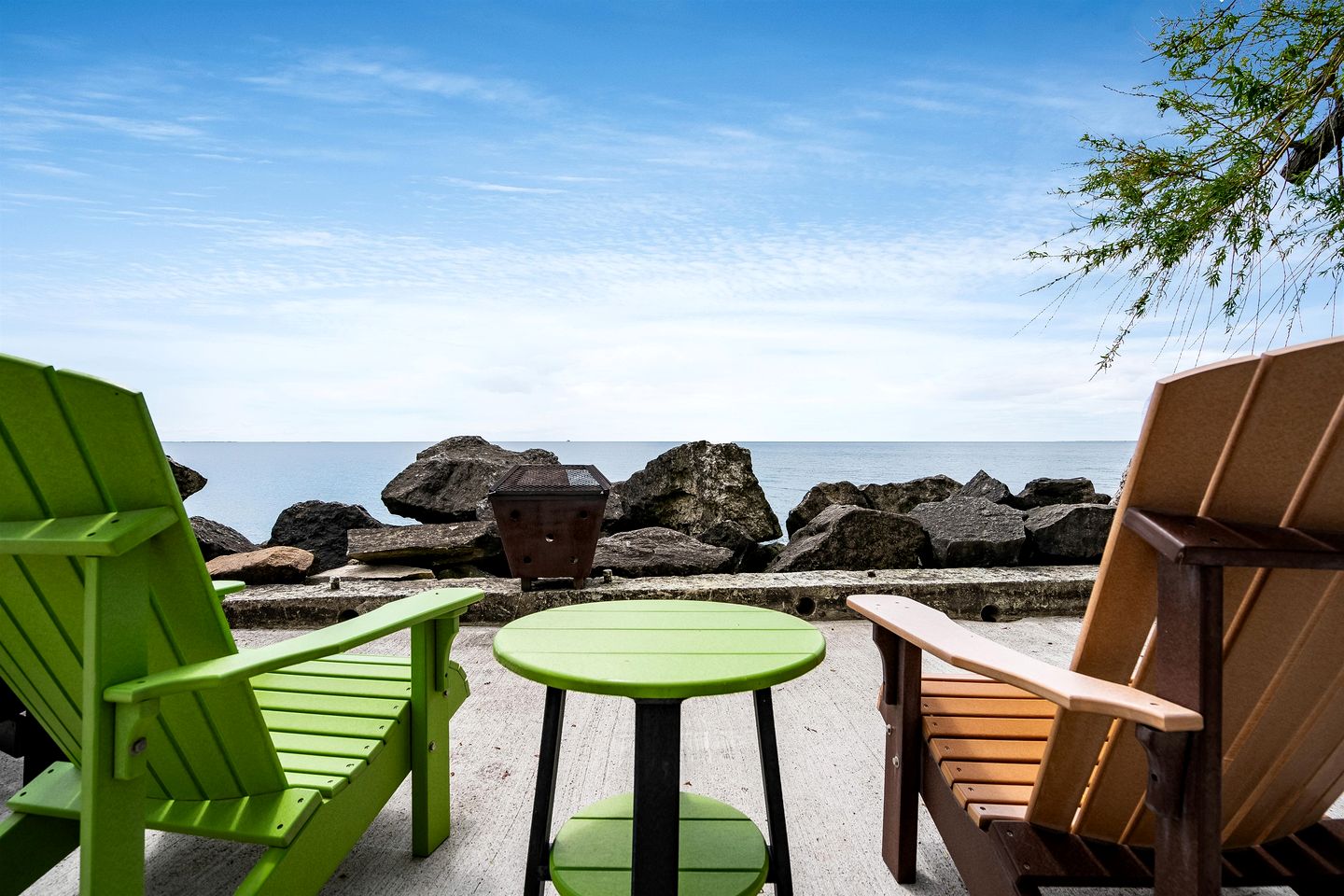 Impressive Waterfront Cottage with Fantastic Views in Leamington, Ontario