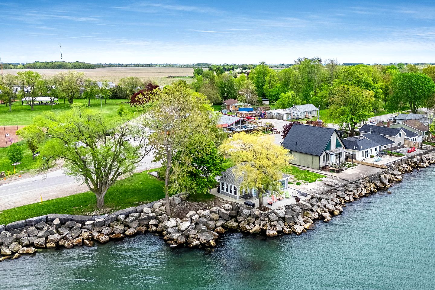 Impressive Waterfront Cottage with Fantastic Views in Leamington, Ontario