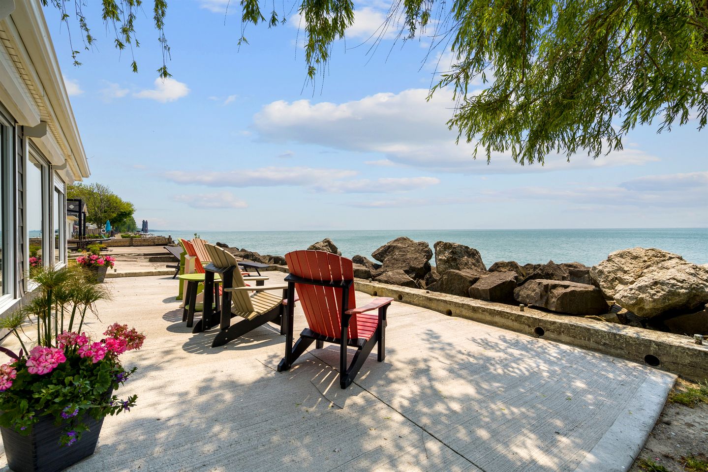 Impressive Waterfront Cottage with Fantastic Views in Leamington, Ontario