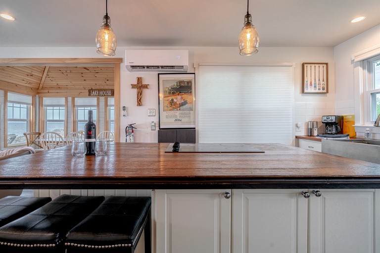 Cottages (Canada, Leamington, Ontario)