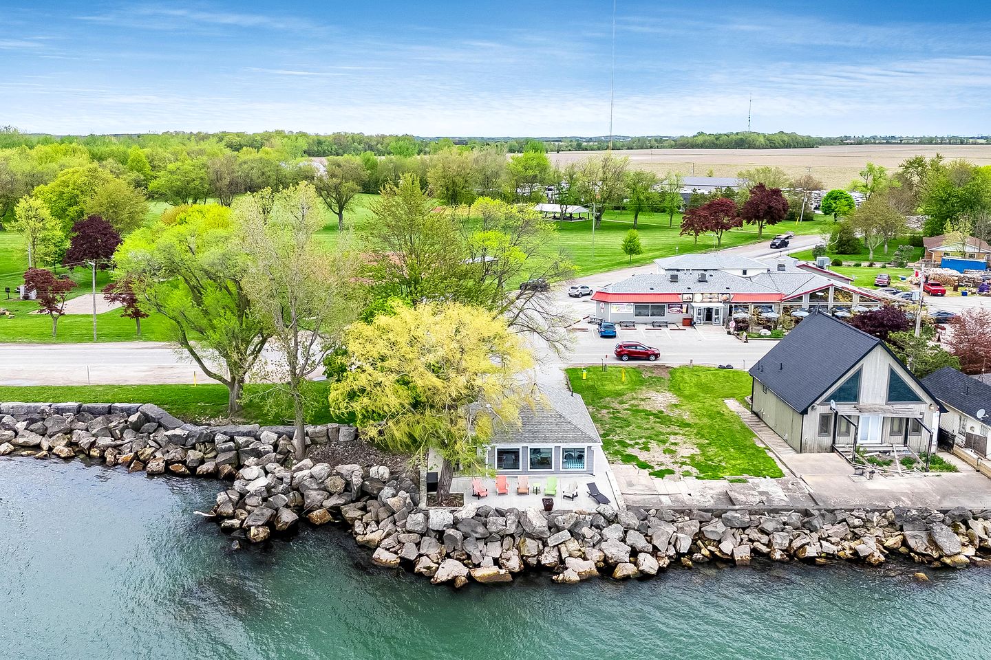 Impressive Waterfront Cottage with Fantastic Views in Leamington, Ontario