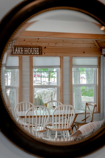 Cottages (Canada, Leamington, Ontario)