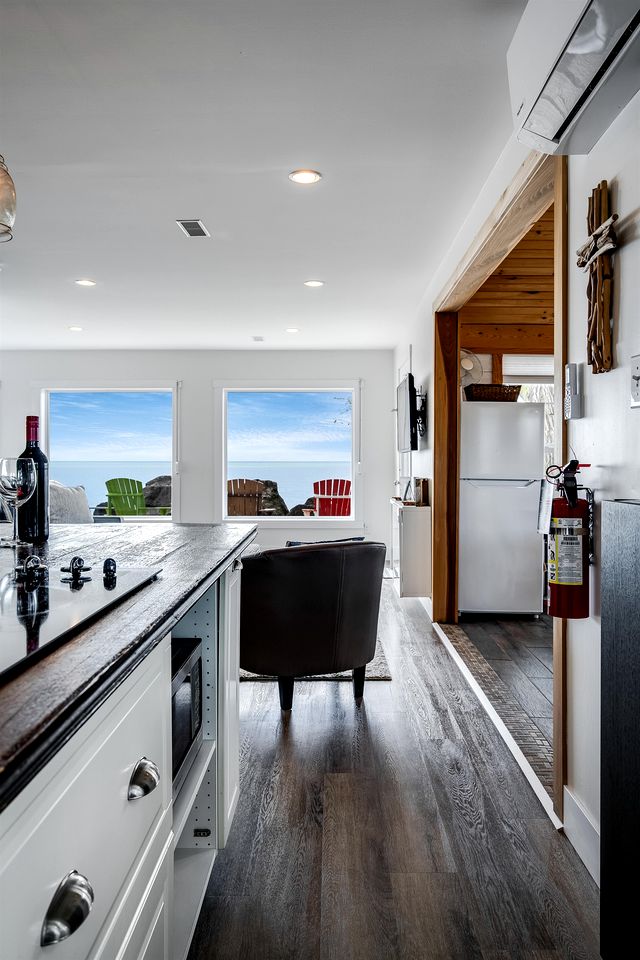 Impressive Waterfront Cottage with Fantastic Views in Leamington, Ontario