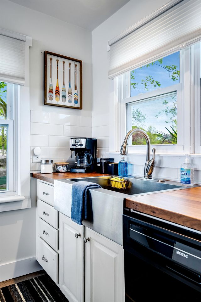 Impressive Waterfront Cottage with Fantastic Views in Leamington, Ontario