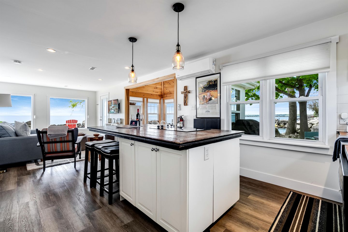 Impressive Waterfront Cottage with Fantastic Views in Leamington, Ontario