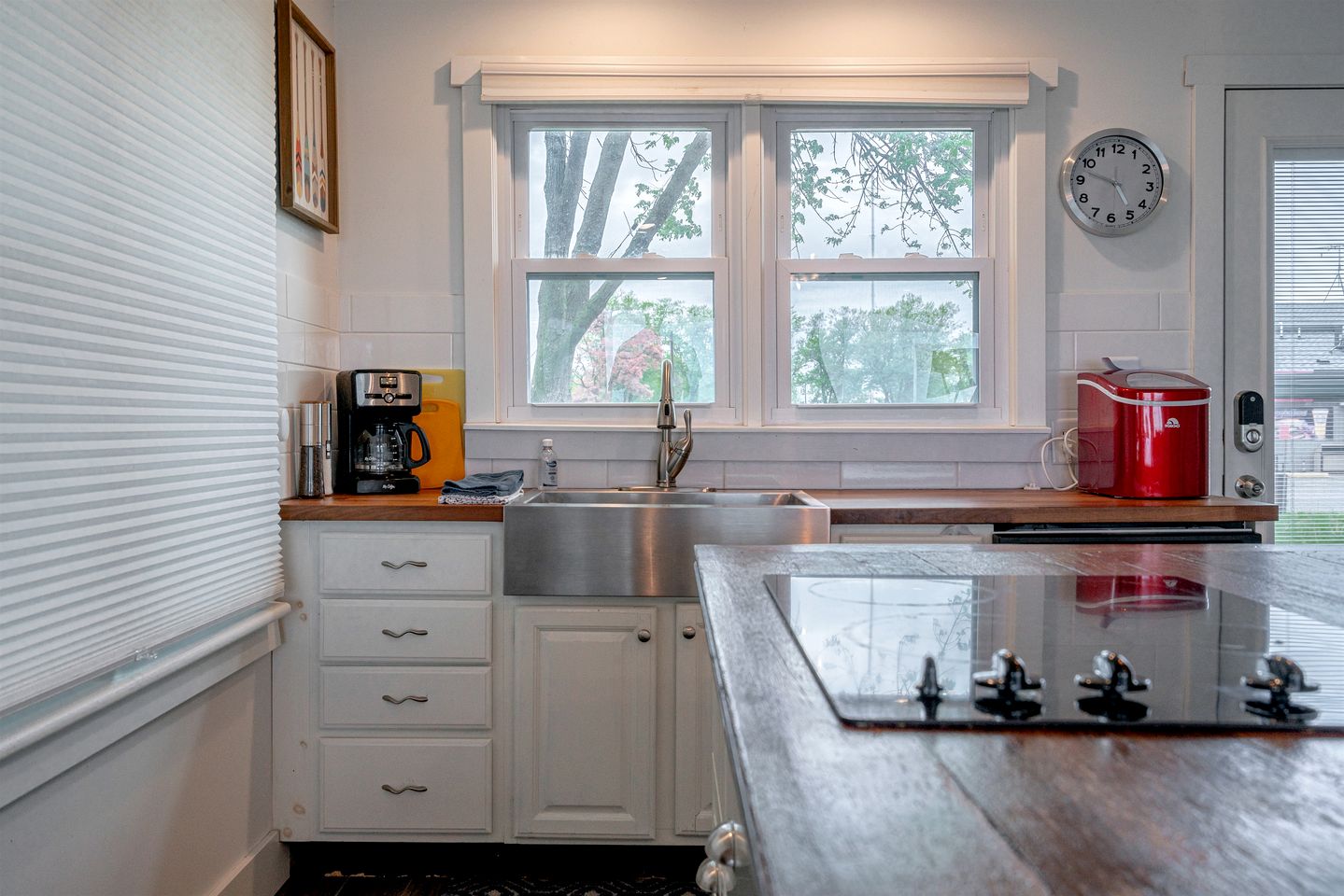 Impressive Waterfront Cottage with Fantastic Views in Leamington, Ontario