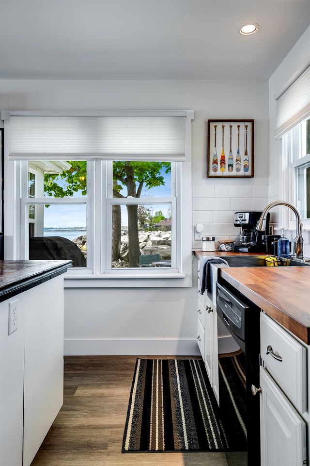 Impressive Waterfront Cottage with Fantastic Views in Leamington, Ontario