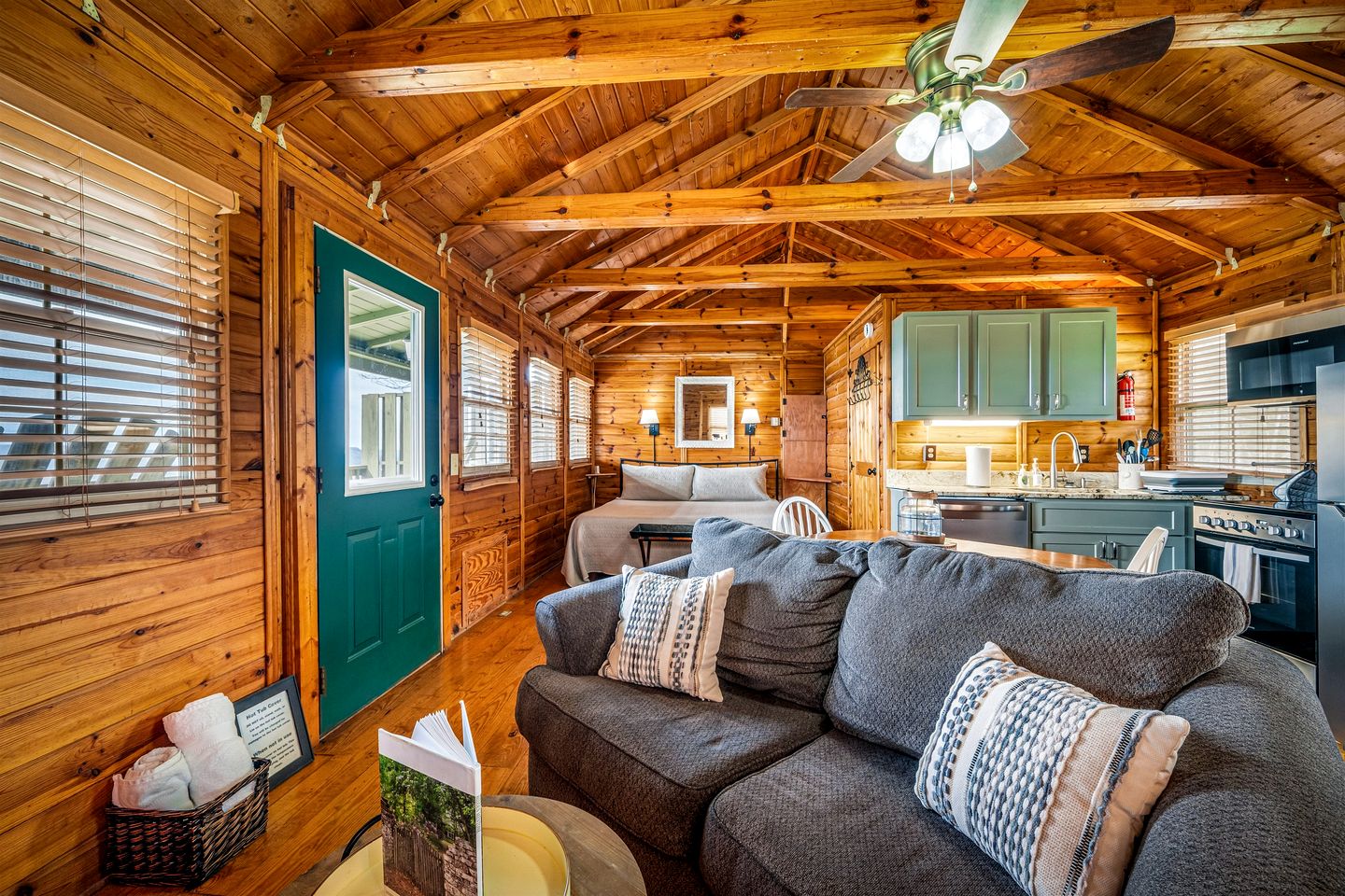 Impressive Wooden Rustic Cabin with Fireplace in Mentone, Alabama