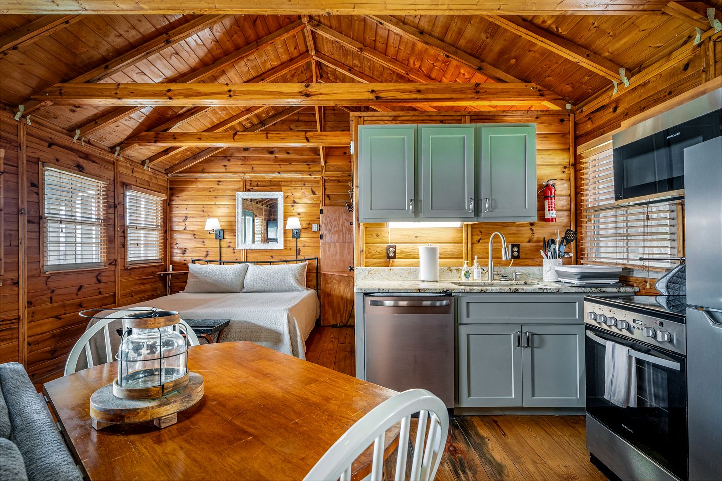 Impressive Wooden Rustic Cabin with Fireplace in Mentone, Alabama