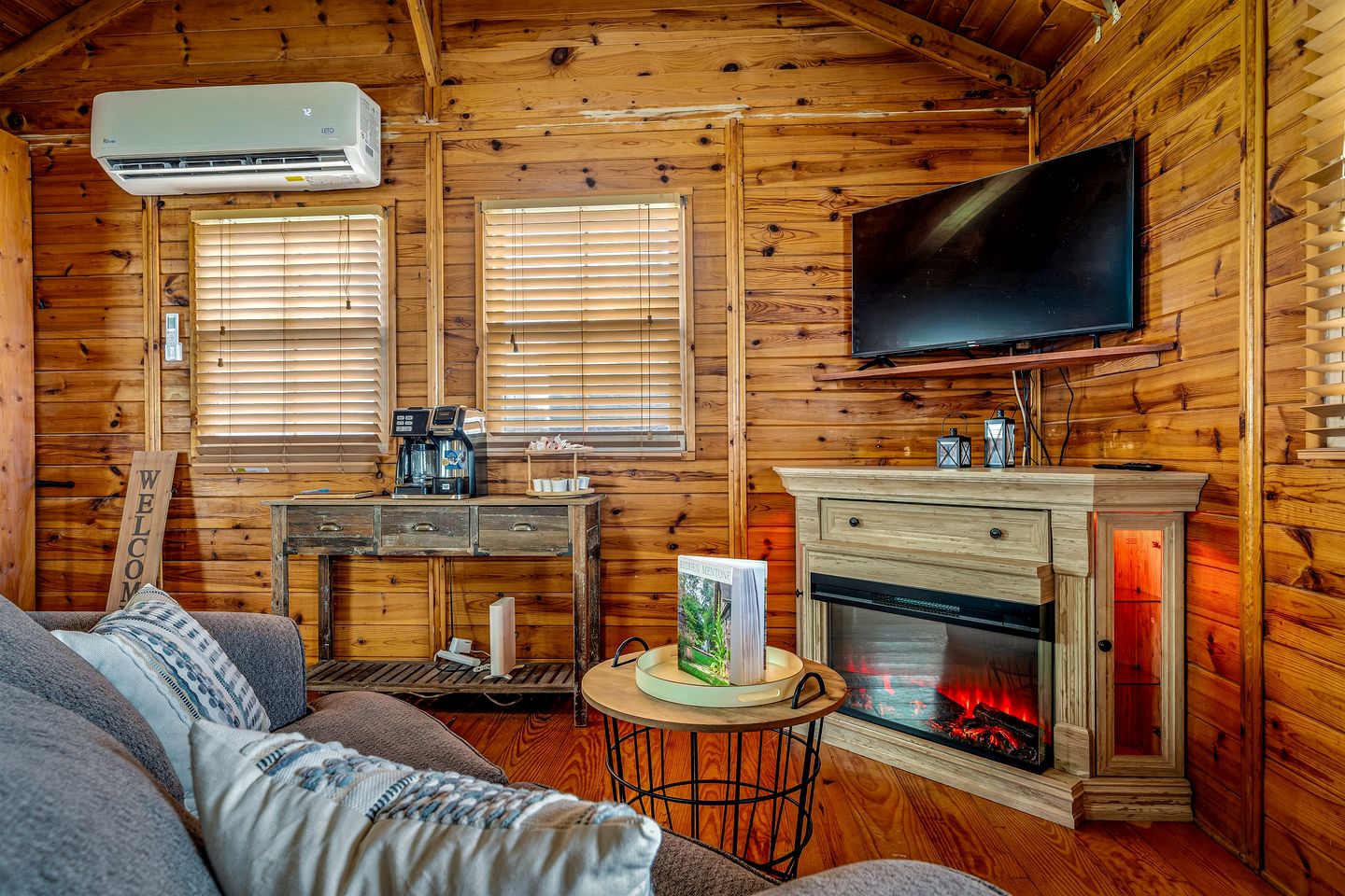 Impressive Wooden Rustic Cabin with Fireplace in Mentone, Alabama