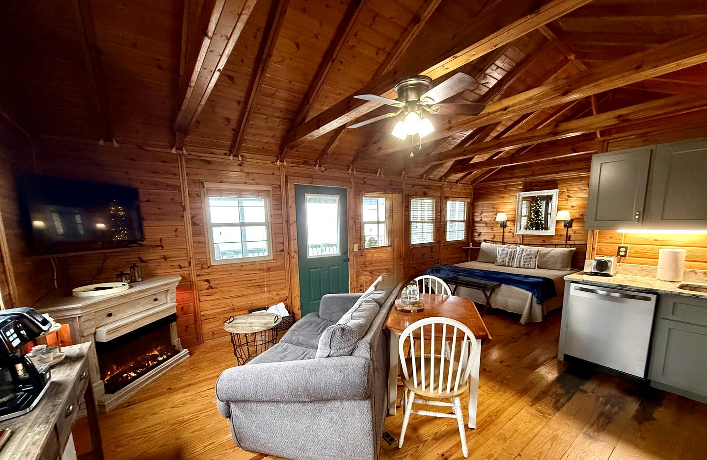 Impressive Wooden Rustic Cabin with Fireplace in Mentone, Alabama