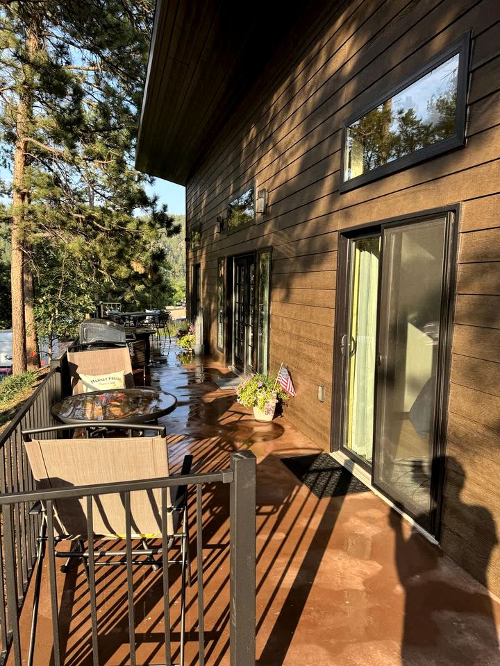 Vibrant Modern Cabin Haven near Mount Rushmore in South Dakota