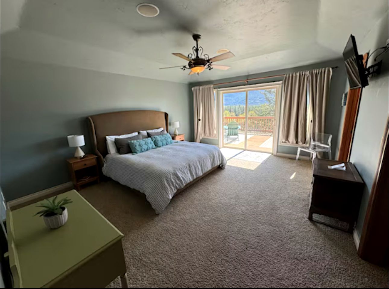 Scenic Riverview Mountain Retreat with Deck & Stargazing Near Glacier National Park, Columbia Falls MT