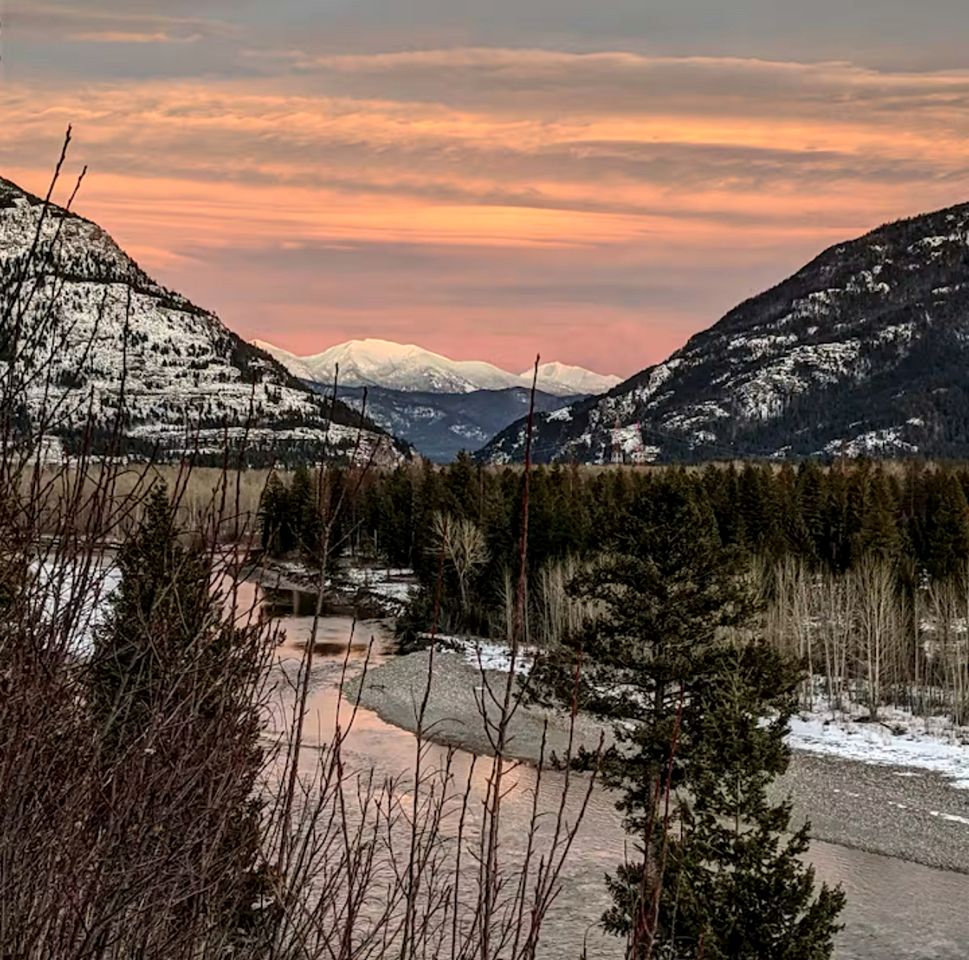 Scenic Riverview Mountain Retreat with Deck & Stargazing Near Glacier National Park, Columbia Falls MT