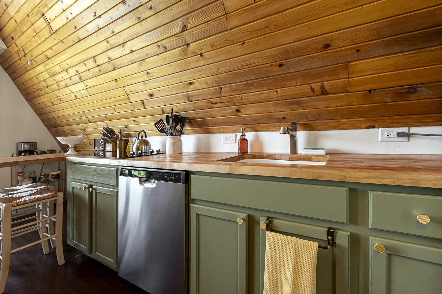 Incredible A-frame with Fabulous Panoramic Views and Hot-tub in Makanda, Illinois