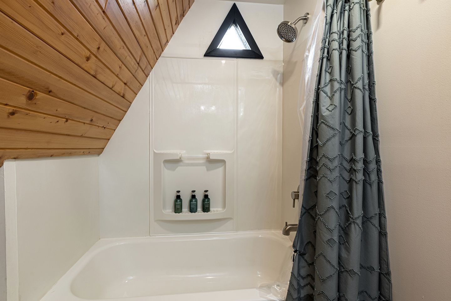 Incredible A-frame with Fabulous Panoramic Views and Hot-tub in Makanda, Illinois