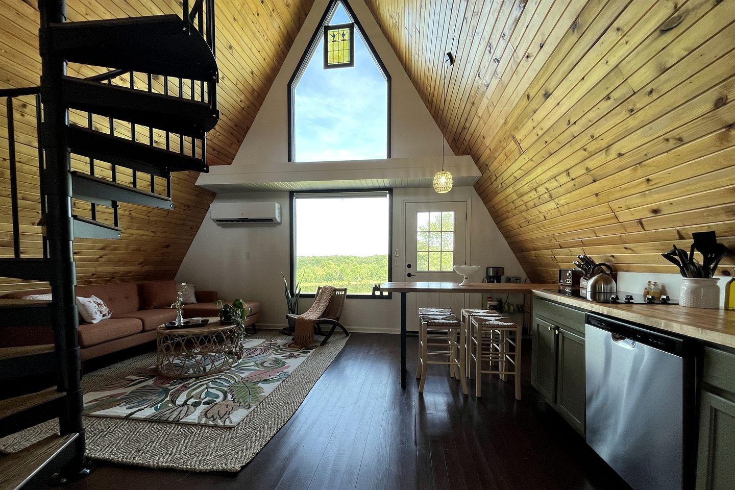 Incredible A-frame with Fabulous Panoramic Views and Hot-tub in Makanda, Illinois