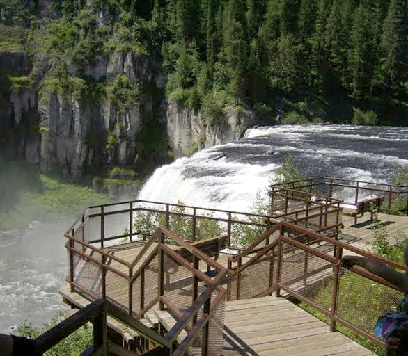 Cabins (Island Park, Idaho, United States)