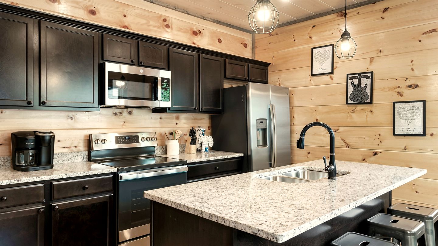 Incredible Cabin Amazing for a Relaxing Vacation in Sevierville, Tennesee