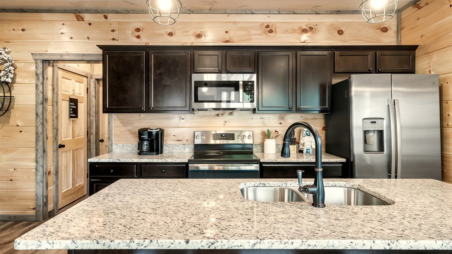 Incredible Cabin Amazing for a Relaxing Vacation in Sevierville, Tennesee