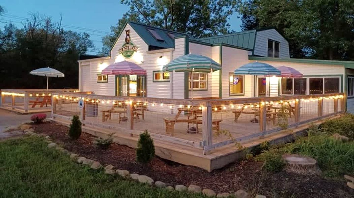 Incredible Cabin with Beautiful Indoor and Outdoor Living Spaces in Virginia