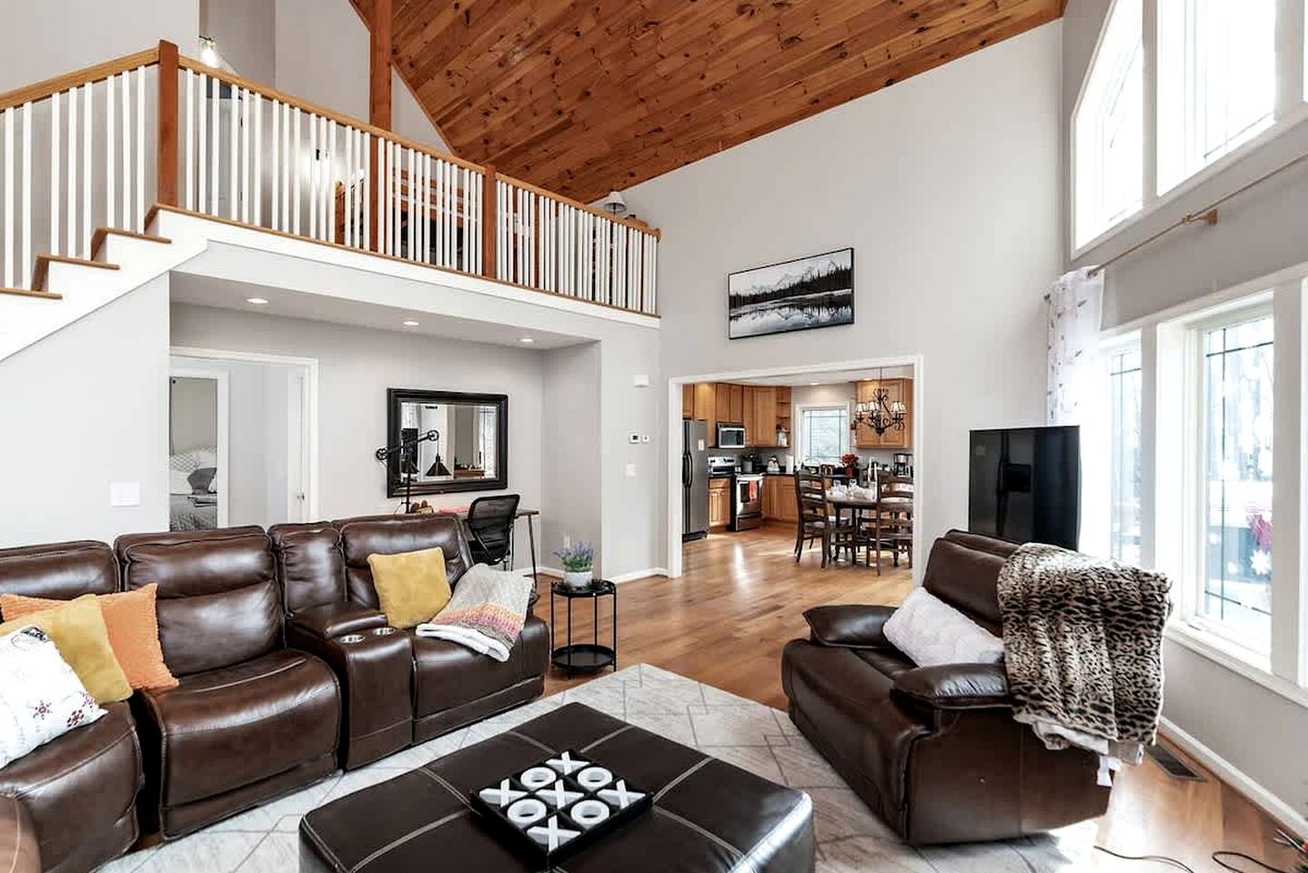 Incredible Cabin with Beautiful Indoor and Outdoor Living Spaces in Virginia